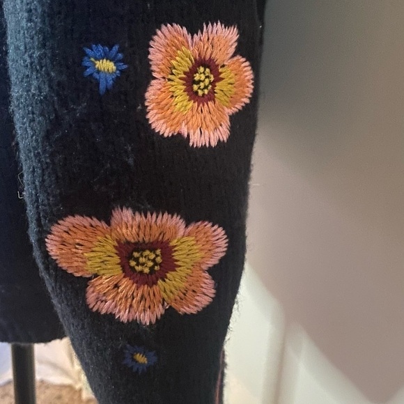 Cliche navy crew neck sweater with bright floral embroidery sz M - Picture 5 of 7